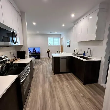 Grand Boulevard Basement Suite North Vancouver Exterior photo